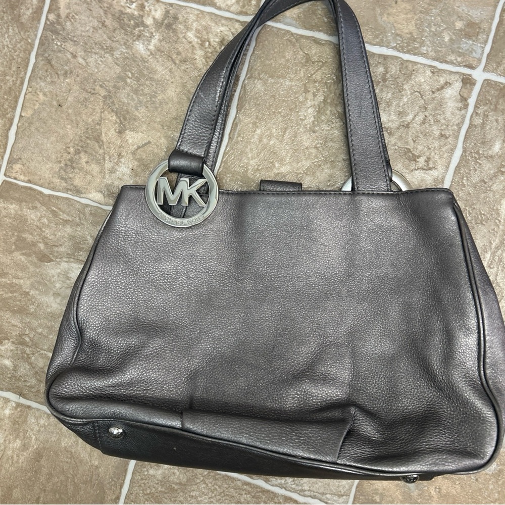Michael Kors Grey/Silver Pebbled Leather Fulton Hobo Shoulder Tote Bag MK Medal